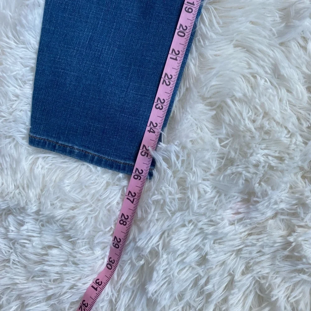 Aero Distressed High Rise Curvy Jegging.  Size 8S. - Picture 6 of 7